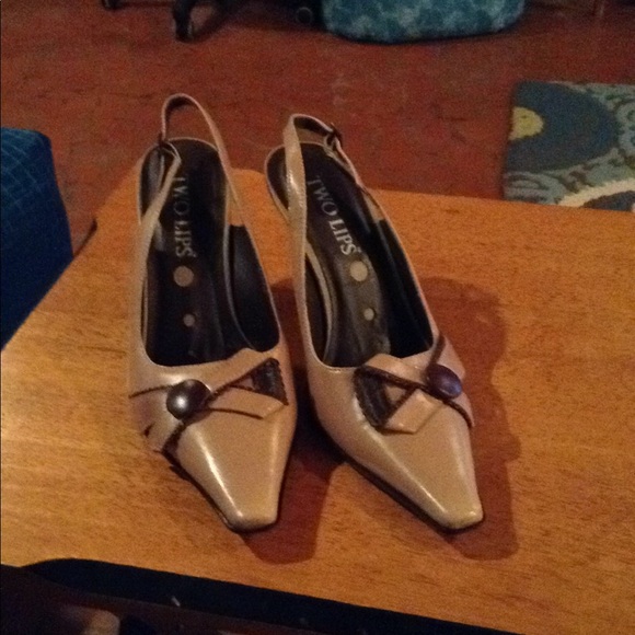 Two Lips Shoes - 6 1/2 M natural /brown dress heels